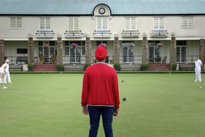 Barclaycard ad: this man just wants to take up bowling