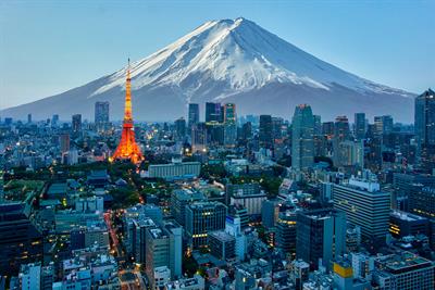 The skyline of Tokyo with Mount Fuji in the background 