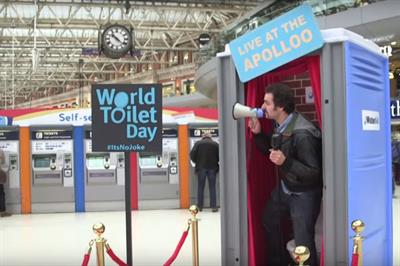 Patrick Monahan delivered a 'comedy show' at the portaloo stage (Youtube/WaterAid)