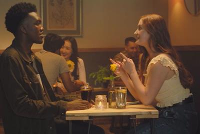 Bumble: ad features a dater getting advice from TikTok creators 