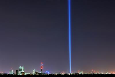 Stunning pillar of light marks WW1 centenary in 'Lights Out' campaign 
