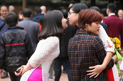 Hundreds of scammers identified on dating agency sites & apps by Action Fraud