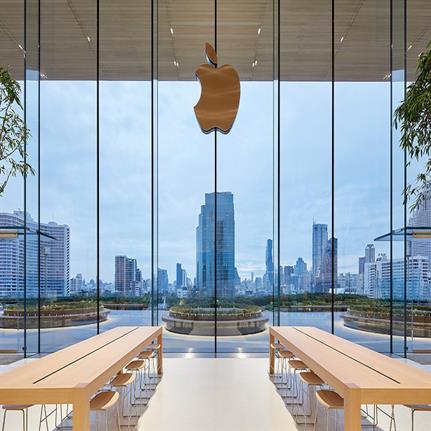 Apple opens Bangkok store