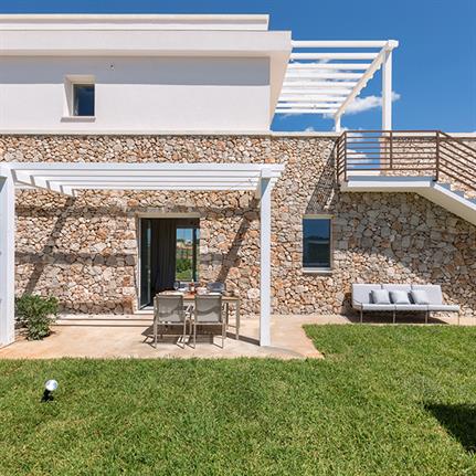 Local stone huts inspire Effkey’s design on Italian landscape