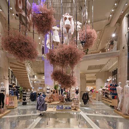 MVRDV’s unique glass floor in Etam’s Parisian lingerie store