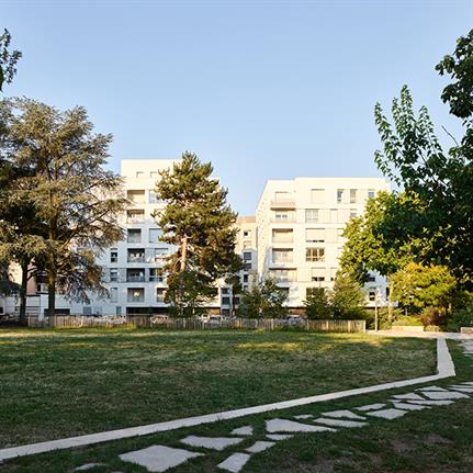 Paso Doble’s dancing façade designed by Rue Royale Architectes in Lyon, France