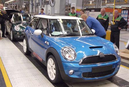Mini hosts managers conference at Oxford factory