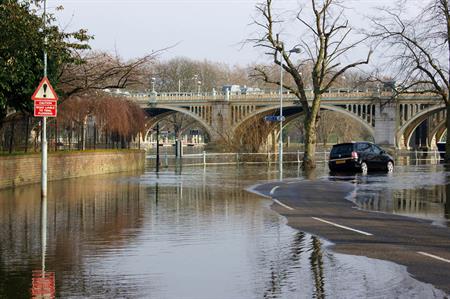 Floods force Runnymede-on-Thames hotel to close again