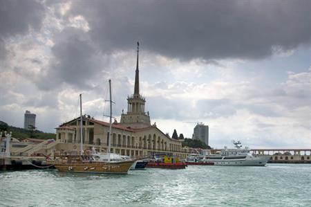 Sochi races to complete unfinished hotels