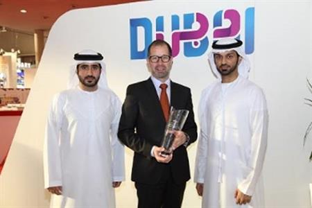 Tariq Al Hashimi, Steen Jakobsen and Walid Marhoon with the Site Crystal Award