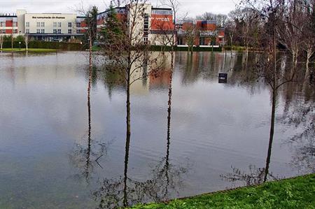 Runnymede-on-Thames hotel remains closed due to flooding