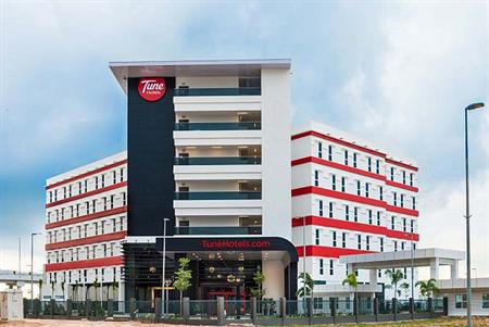 Tune Hotels to invest £200m in UK