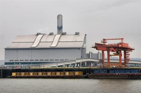The existing Riverside energy-from-waste facility by the Thames - image: Pierre Terre / Wikimedia (CC BY-SA 3.0)
