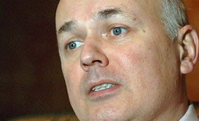 Duncan Smith: Welfare should be a 'two-way street.'