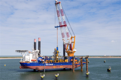 Vessel 'oil leak' halts offshore work at Saint Brieuc – updated