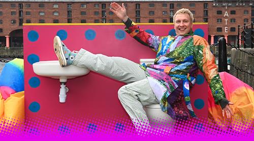 Joe Lycett with the Turdis at Liverpool Albert Docks