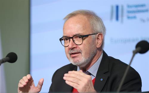EIB chief Werner Hoyer at Thursday's press conference: “We believe that we have a mission to concentrate on sustainability and achieving the Paris goals.” Dursun Aydemir/Anadolu Agency via Getty Images