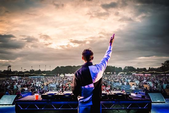 What can we learn from the first socially distanced events?