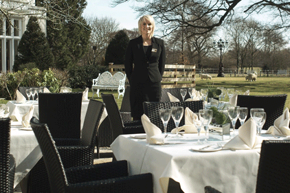 Best Western: promotes hotel personalities