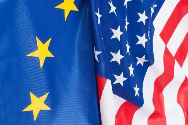 EU-US flags (audiohead / 123RF)