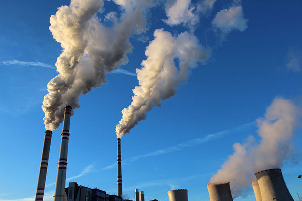 Energy / Pollution: thermal power plant stack emissions against sky, Power Plant (photograph: Kodda/123RF)