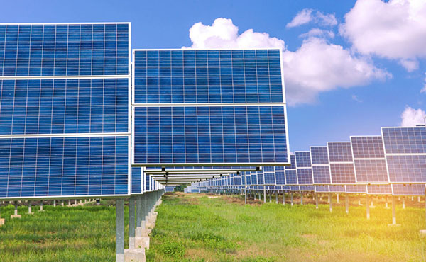 Energy: Solar panel farm close-up (photograph: Weerayut Ranmai/123RF)