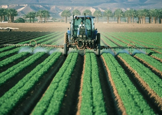 Agriculture - crop spraying (Copyright Skeeze_Pixabay)