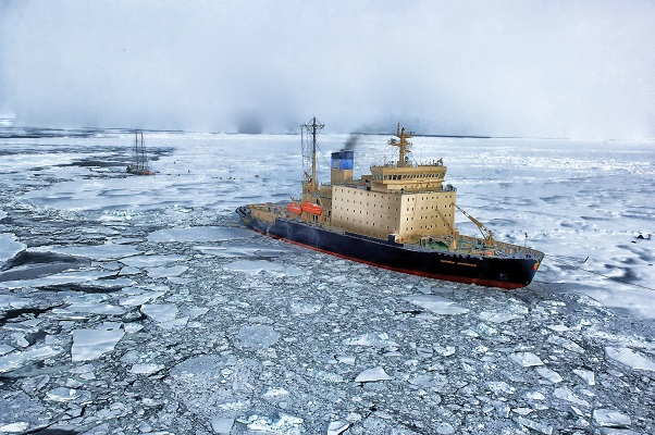 Transport, Arctic shipping (photograph: David Mark/Pixabay)