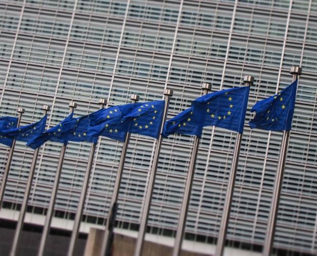 Brussels - Flags at European Commission building (José Rojo)