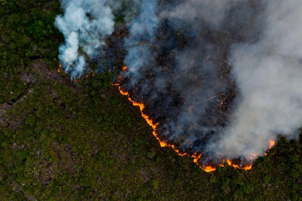 A fire eats through the Chapada Diamantina region, in Brazil's Bahia state, October 2020. Green groups warn that many fires are deliberately started to convert land for agriculture. Photo: Mateus Morbeck / AFP via Getty Images