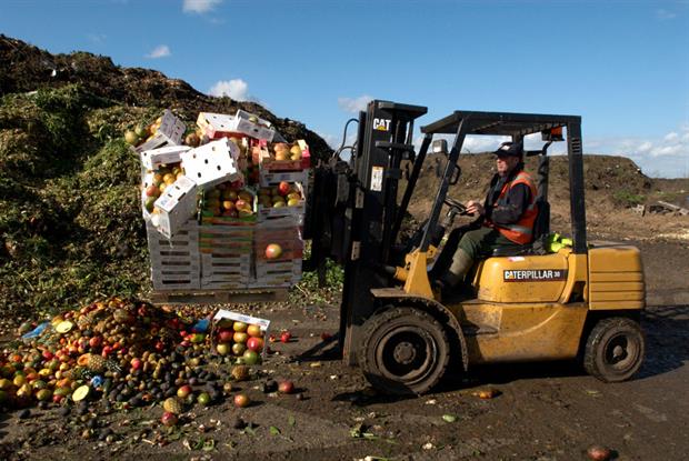 Food waste being processed in Suffolk, UK. The Commission aims to introduce targets cutting the amount of food going to waste. Photo: BuildPix/Construction Photography/Avalon/Getty Images)