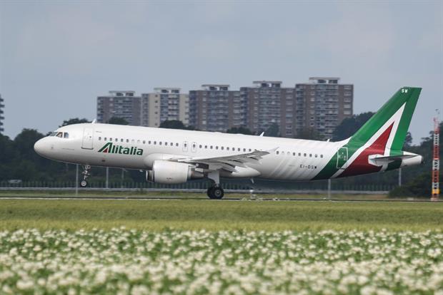 An Alitalia Airbus A320 at Polderbaan runway in Amsterdam Schiphol, July 2020. The Italian airline can receive a state bailout package in response to the coronavirus pandemic. Photo: Nicolas Economou/NurPhoto via Getty Images
