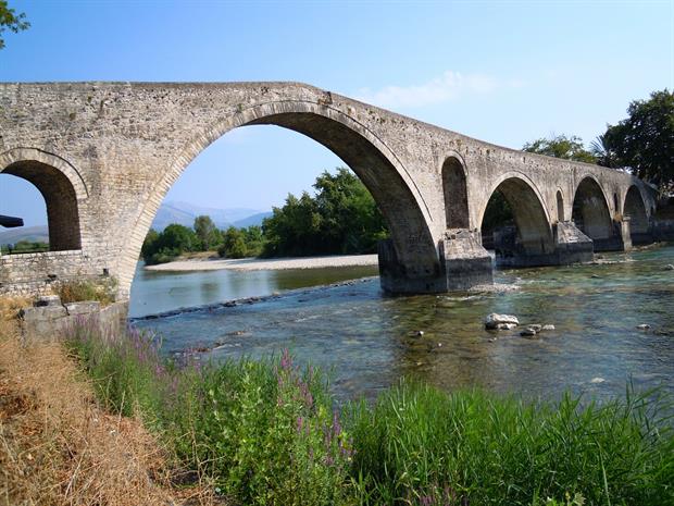 A bridge near the town of Arta, Greece. Image: Christos Giakkas / Pixabay