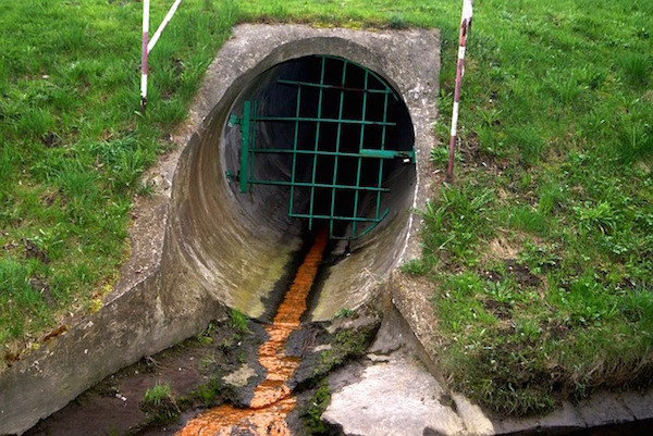 Pollution - effluent sewage sludge (Pixabay)