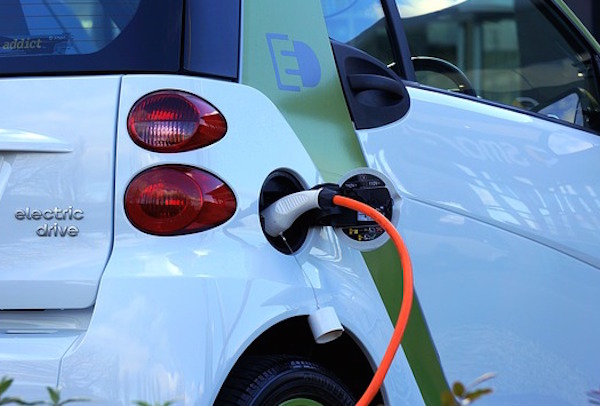 Transport - electric car charging (Pixabay)