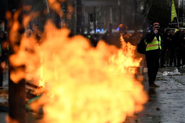 Gilets jaunes: protest movement began against a planned rise in the tax on diesel and petrol (Photo by Julien Mattia/Anadolu Agency via Getty Images)