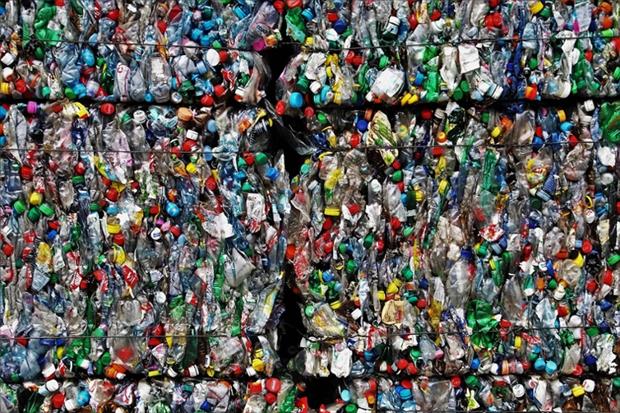 Products: Plastic waste processing (Image: pasja1000 / Pixabay)