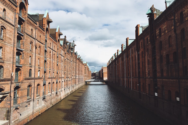 Hamburg - water and buildings (Unsplash)