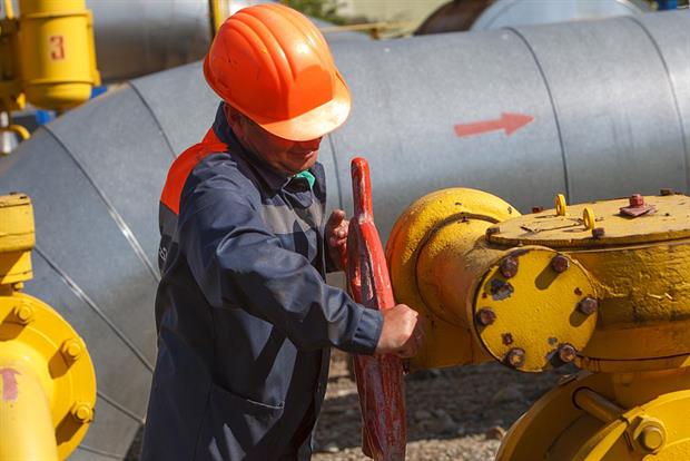 A worker turns a valve on a pipeline at the Bilche-Volytsko-Uherske underground gas storage facility, Ukraine. Critics have warned the proposed revisions to TEN-E could still support fossil gas. Photo: Alexander Zobin /AFP via Getty Images
