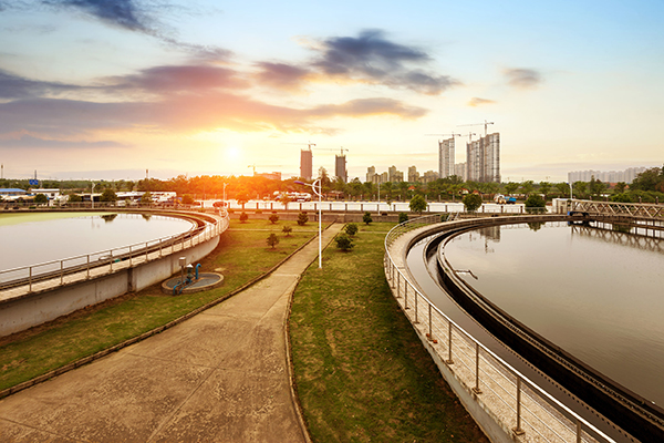Water, wastewater treatment plant (photograph: Gui Yongnian/123RF)