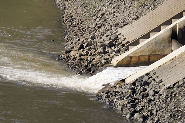 Water, outflow (photograph: Rieke Photo/123RF)
