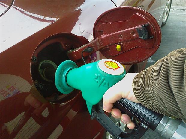 "Filling up with unleaded fuel" by freefotouk is licensed under CC BY-NC 2.0