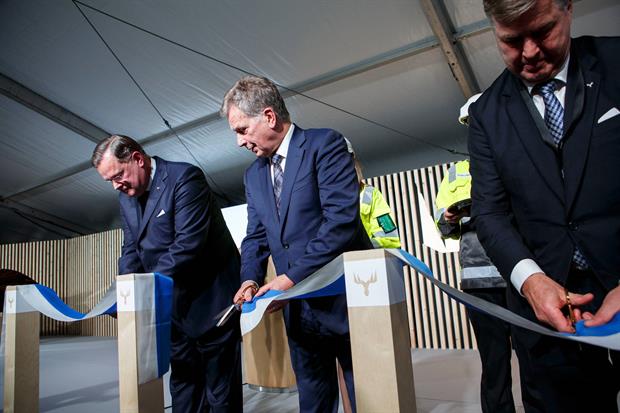 Finnish president Sauli Niinistö (centre) opens the bioproduct mill