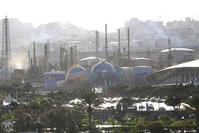 Refinery in Santa Cruz de Tenerife, Spain (photo: WelcomeInSpain under CCA-SA3.0 licence)