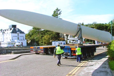 Components for a wind turbine on Skye being transported (photo: Dave Ferguson CC-BY-SA-2.0)