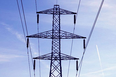 Overhead pylons are still the cheapest way of transmitting electricity (photo: Alan Walker CC-BY-SA-2.0)