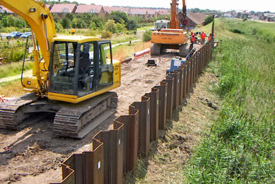 Flood defence under construction (picture: David Wright (CC-BY-SA 2.0))