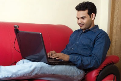 O2 aims to save 160,000 tonnes of carbon dioxide by 2015, by enabling 125,000 business people to work flexibly, including from home (photo: Dreamstime)