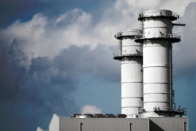 Scottish & Southern’s data on its 840-megawatt Marchwood plant show it emitted exactly 1,210t each of NOx and N2O (photo: Tristan Millward)