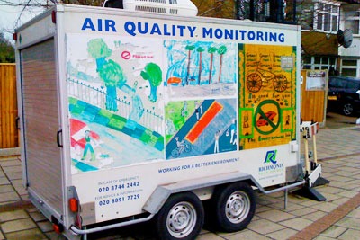 There are many monitoring stations throughout Greater London (photo: Olli Siebelt CC BY-NC-SA 2.0)
